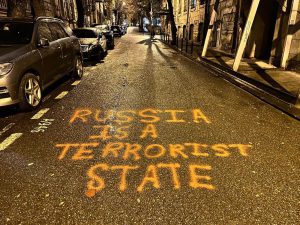 33 მოკლული გმირთა ქალაქში - სტენდილი თბილისის ქუჩებში