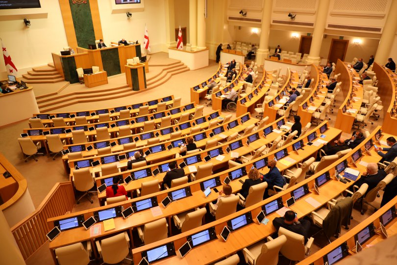 იურიდიული კომიტეტის სხდომაზე ნარკოპოლიტიკის გამკაცრებას მესამე მოსმენით მხარი დაუჭირეს