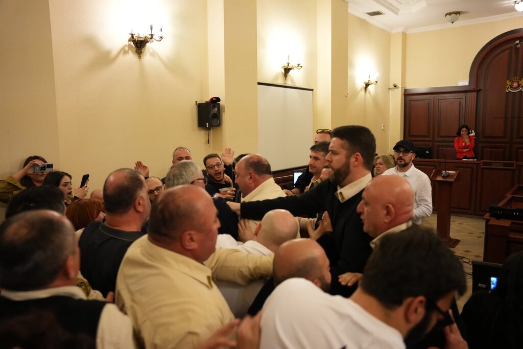 საბა სხვიტარიძის სასამართლო პროცესი ხმაურისა და დაპირისპირების ფონზე წარიმართა