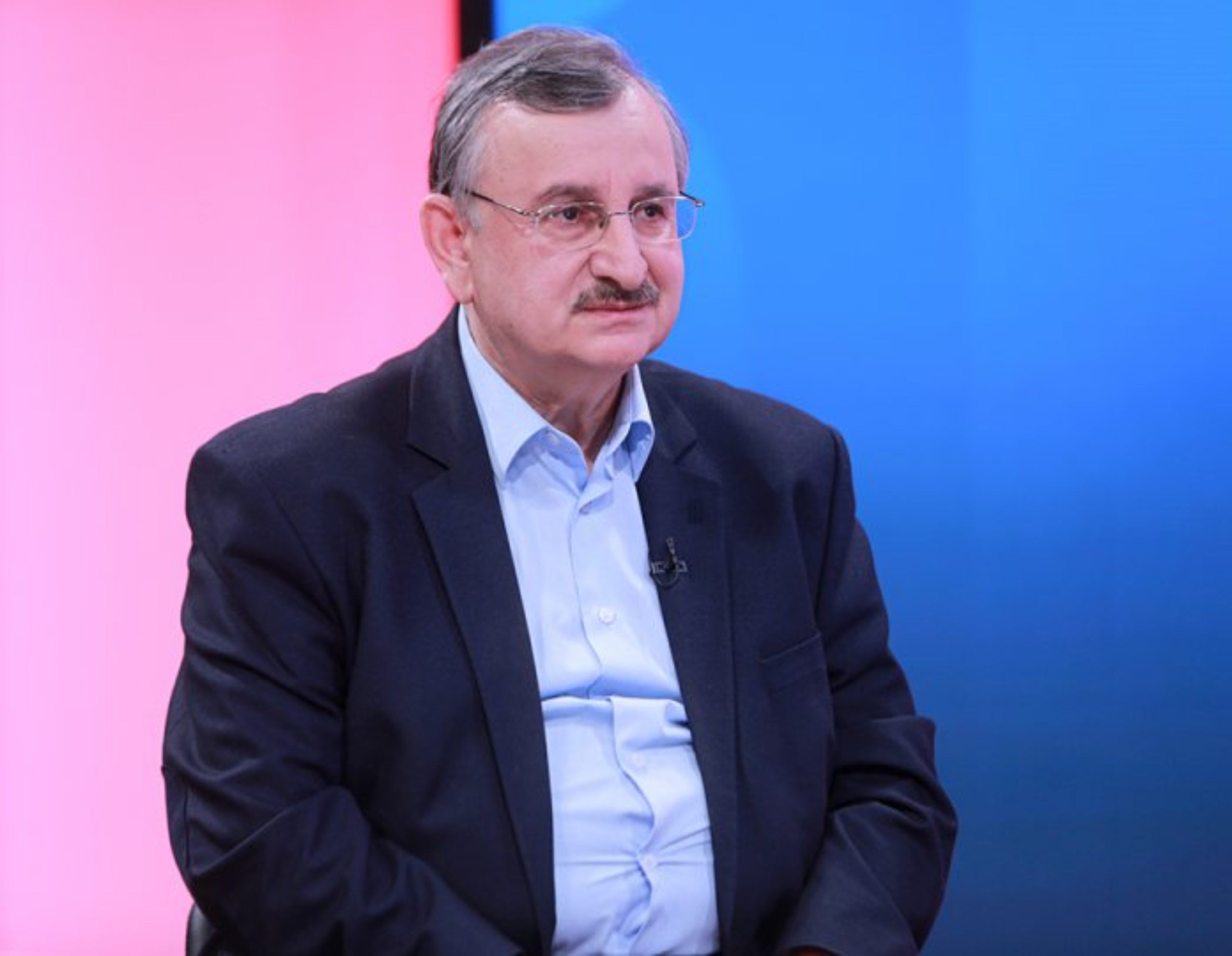 “ამ საქმის სკანდალურად გახმაურება რაღაცისთვის დასჭირდათ. რაც შეეხება $700 მილიონს, ესეც მოგონილი რიცხვია. ამდენი ვალუტის ყიდვა-გაყიდვას საქართველოში არსებული 17 ბანკიდან მხოლოდ “საქართველოს ბანკი”, “თბს ბანკი” და კიდევ ორიოდე თუ შესძლებს” – რომან გოცირიძე ფულის გათეთრების საქმეზე