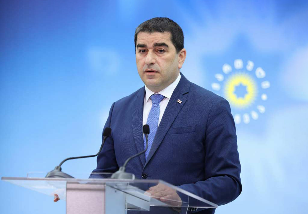 “ეს კვირა აქვთ დრო, თუ ალეკო ელისაშვილს არ გარიცხავენ, ორშაბათიდან “მოქალაქეები“, “ძლიერი საქართველო“ და  “ალდე“ ოფიციალურად გახდებიან ტერორისტის მფარველი ორგანიზაციები” – პაპუაშვილი