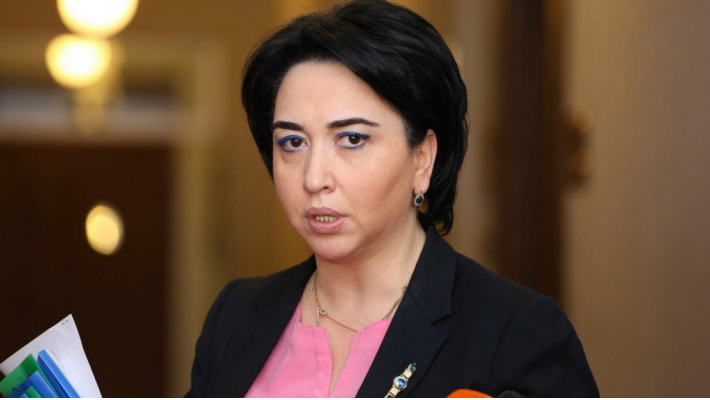 “თუ ამ დაშვებას გააკეთებს კანონი და ადვოკატები დარჩებიან ტელეფონებისა და ტექნიკური საშუალებების გარეშე სასამართლო დარბაზში, დიახ, არ უნდა შევიდნენ სხდომებზე