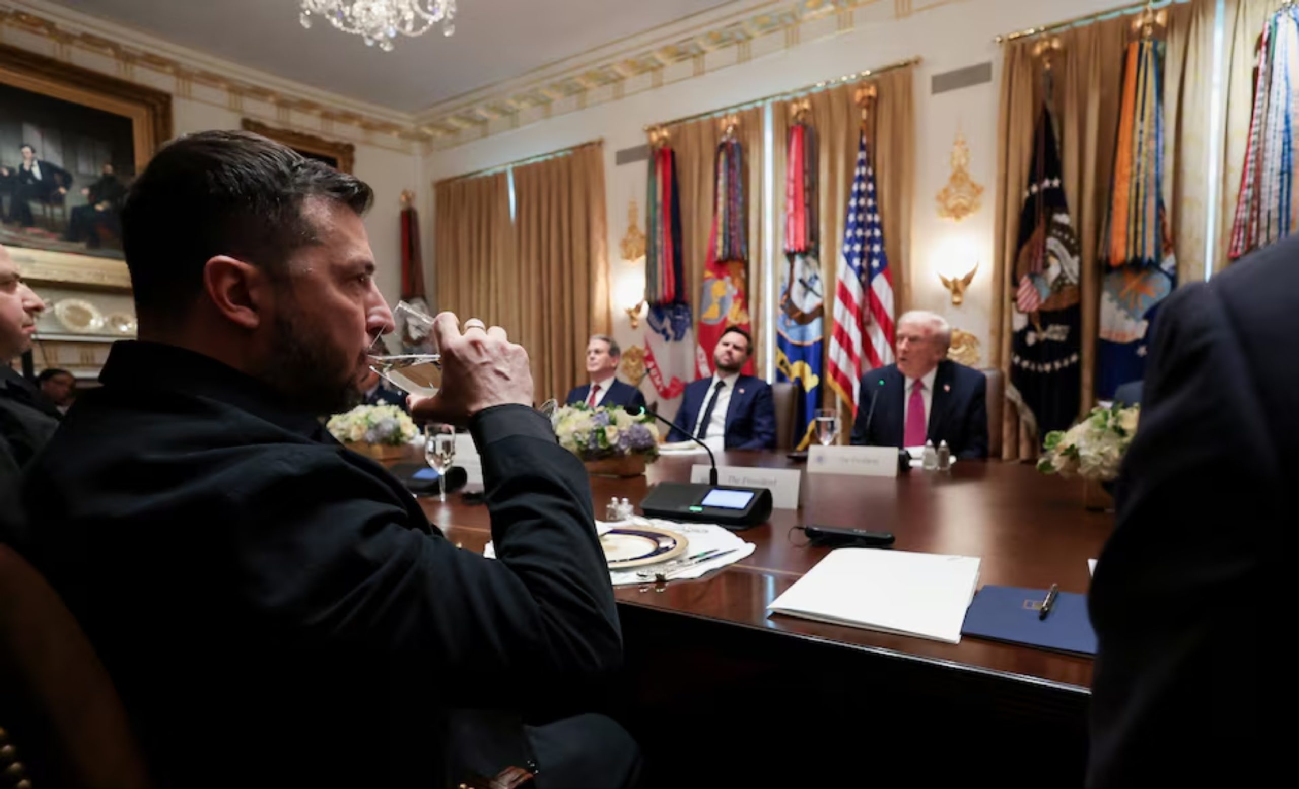 “სამშვიდობო შეთანხმებაზე” უკრაინის იძულებისთვის აშშ სადაზვერვო მონაცემების და იარაღის მიწოდებების შეწყვეტით იმუქრება” – Reuters