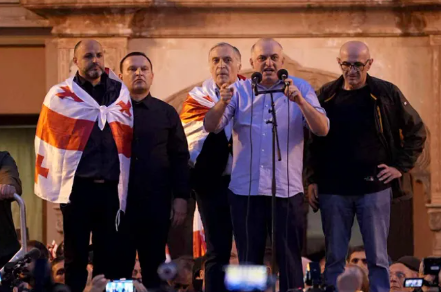 4 ოქტომბერს განვითარებულ მოვლენებთან დაკავშირებით დაკავებული პოლიტიკოსების საქმე სასამართლოს არსებითად განსახილველად გადაეცა