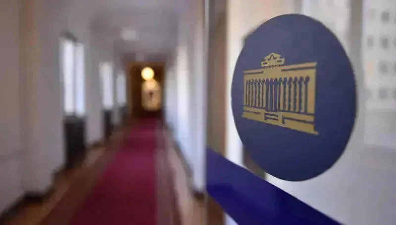 სასურსათო პროდუქციის, მედიკამენტებისა და საწვავის ფასწარმოქმნის შესწავლის მიზნით შექმნილ პარლამენტის დროებით კომისიაში წევრთა რაოდენობა 14 წევრით განისაზღვრა