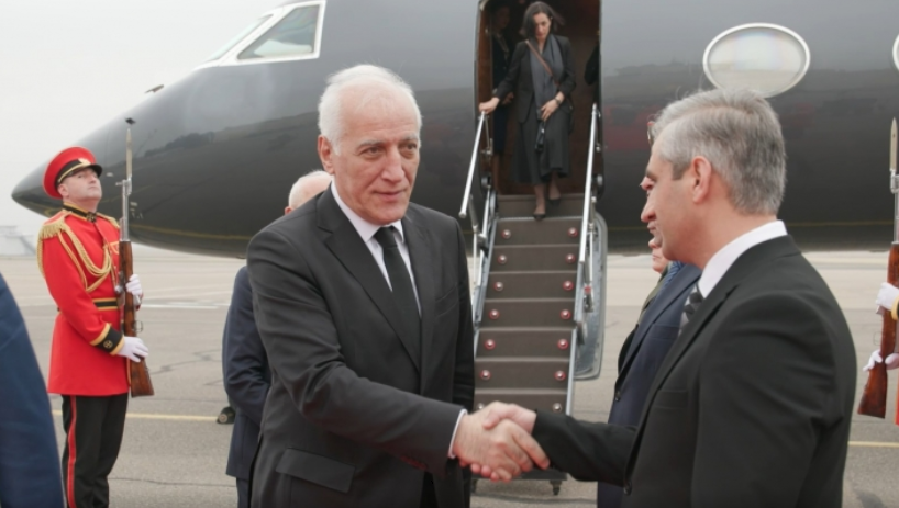 ილია მეორის დაკრძალვაზე დასასწრებად, თბილისში სომხეთის პრეზიდენტი ჩამოვიდა