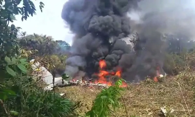 კოლუმბიაში სამხედრო თვითმფრინავი ჩამოვარდა, რომლის ბორტზეც 110 ჯარისკაცი იმყოფებოდა