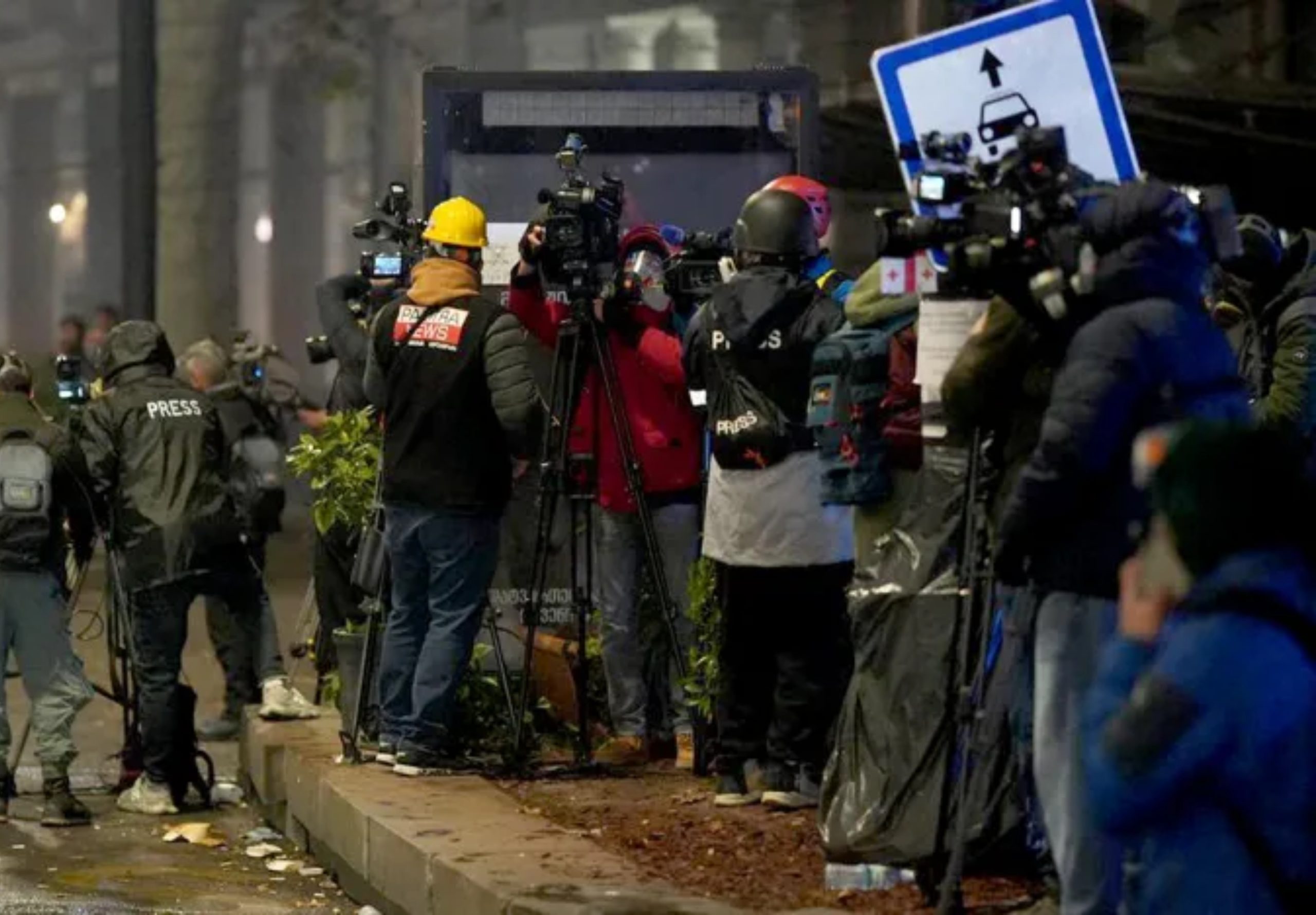 “საქართველოში სამოქალაქო ჯგუფები, მედია, პარტიები და პოლიტიკოსები სამიზნედ იქცნენ რეპრესიული კანონმდებლობისა და პოლიტიკურად მოტივირებული სისხლისსამართლებრივი დევნის გამოყენებით” – Amnesty International