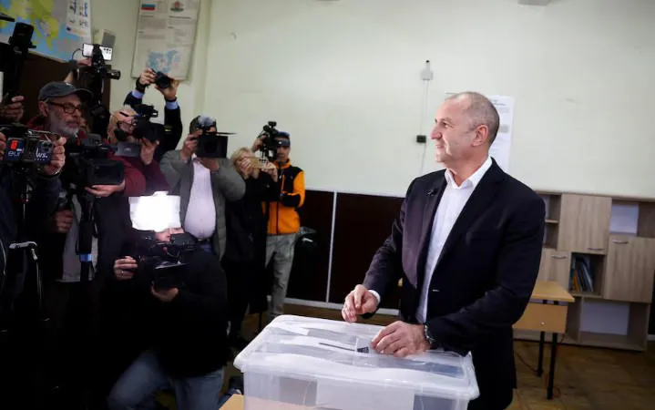 წინასწარი შედეგებით, ბულგარეთის არჩევნებში ყოფილი პრეზიდენტის, რუმენ რადევის პარტია ლიდერობს